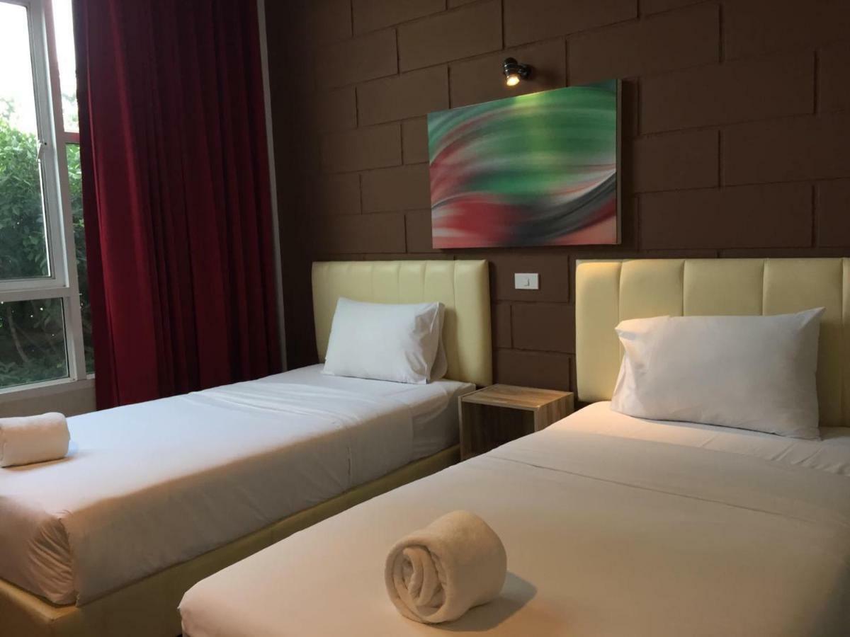 Hotel The Zell Buri Ram Zewnętrze zdjęcie