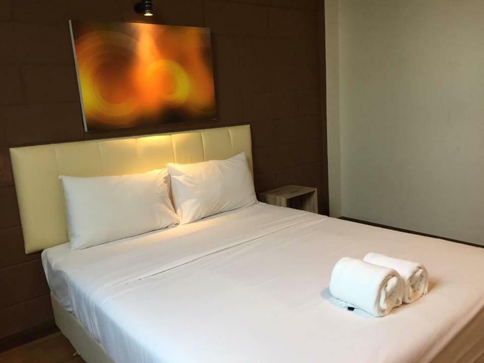 Hotel The Zell Buri Ram Zewnętrze zdjęcie