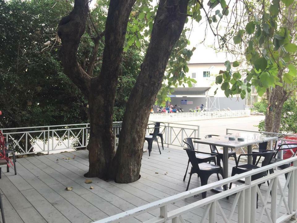 Hotel The Zell Buri Ram Zewnętrze zdjęcie